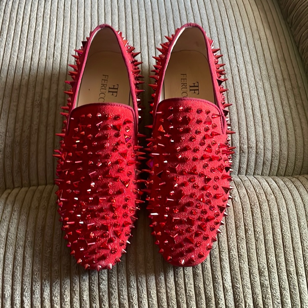 Ferucci Men’s Loafers. Size 9. Red.
